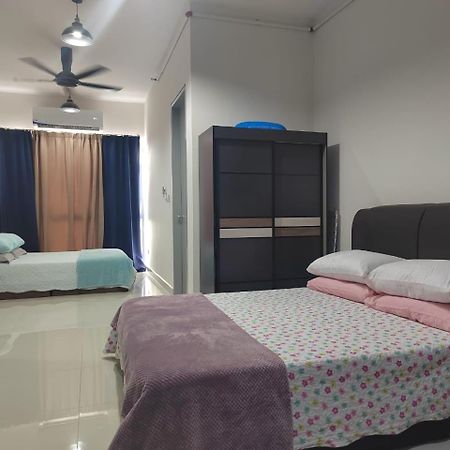 Studio Suite Homestay Klia Sepang Esterno foto