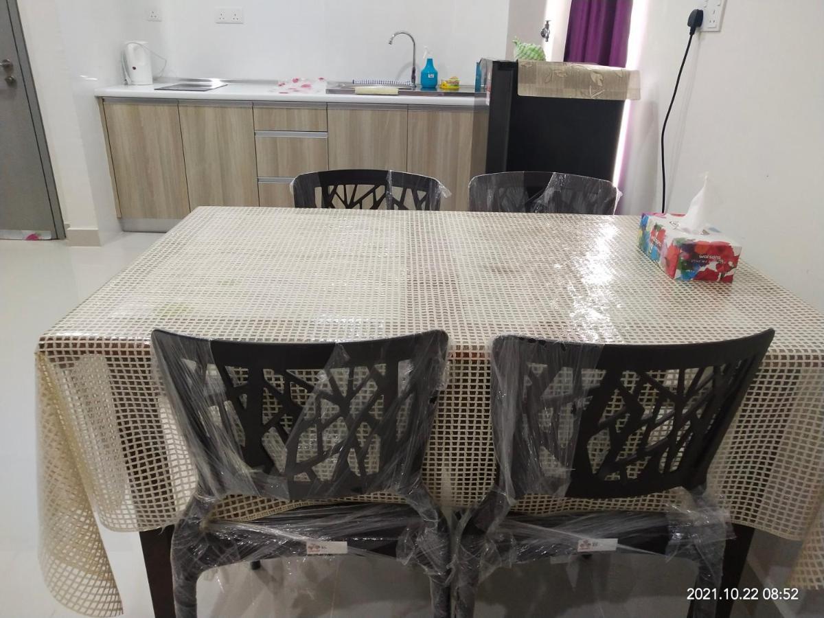 Studio Suite Homestay Klia Sepang Esterno foto