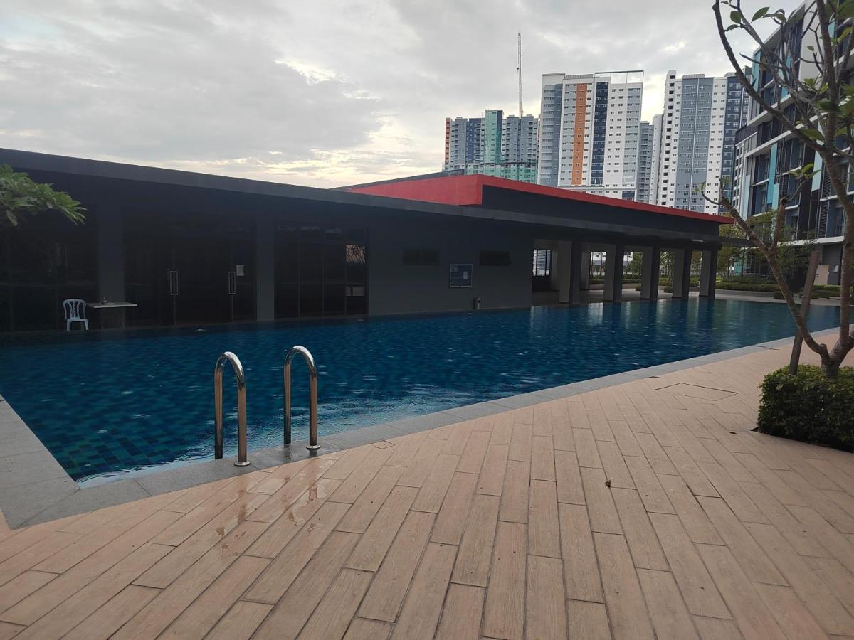 Studio Suite Homestay Klia Sepang Esterno foto