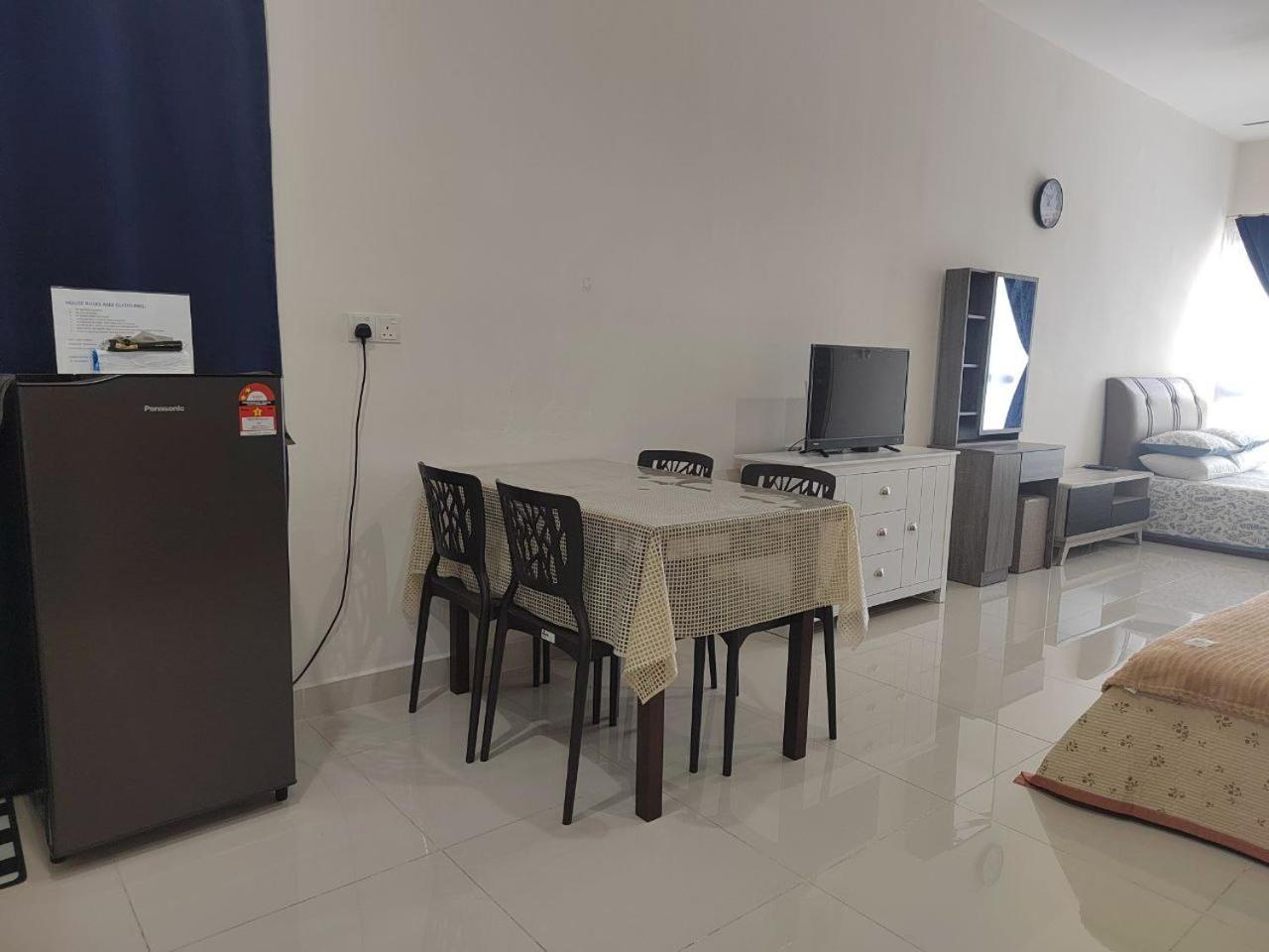 Studio Suite Homestay Klia Sepang Esterno foto