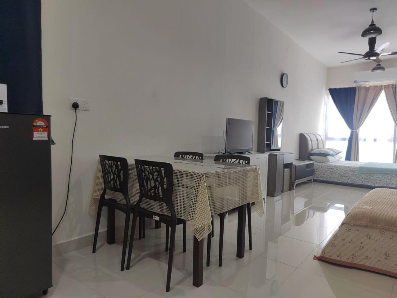 Studio Suite Homestay Klia Sepang Esterno foto