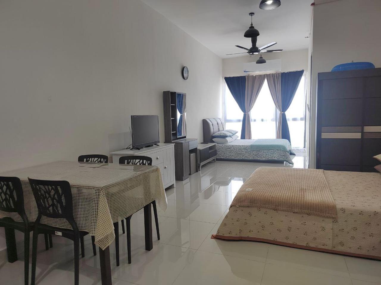Studio Suite Homestay Klia Sepang Esterno foto